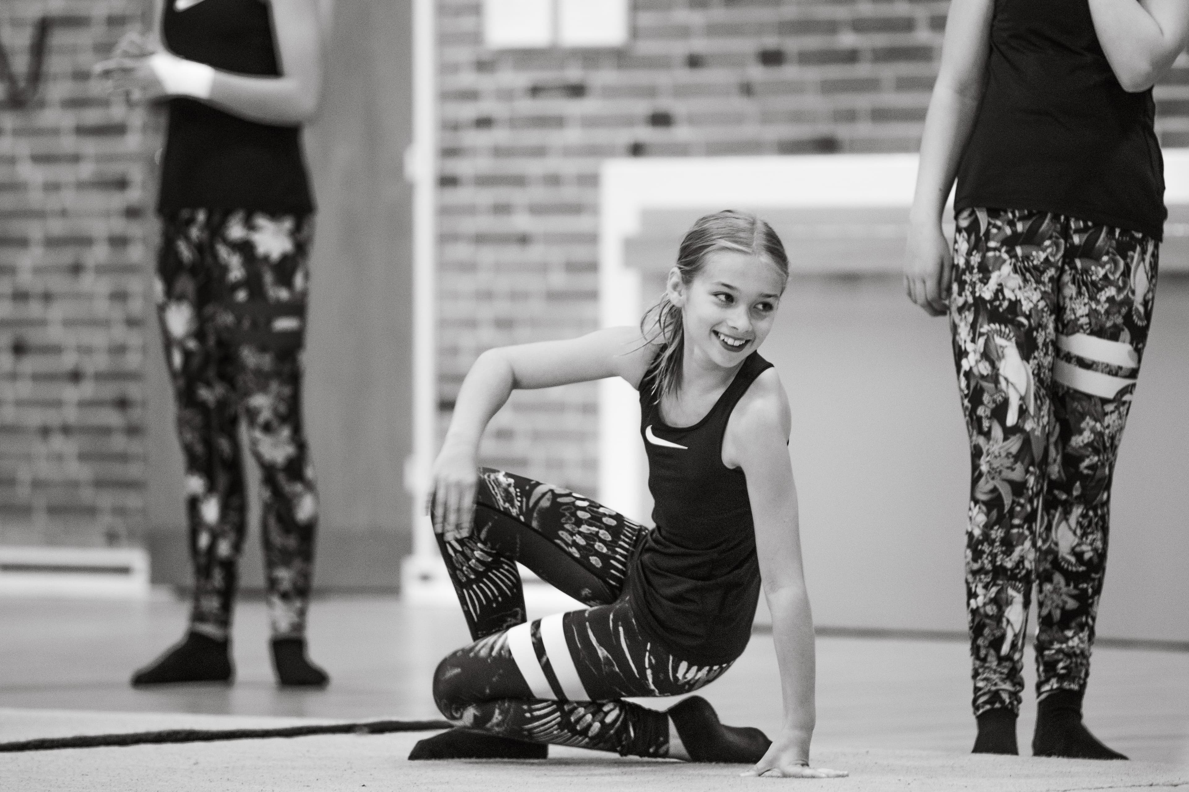 Ung gymnast til fokuseret træning